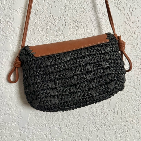 Universal Thread Straw Flap Knotted Crossbody Bag - Brown/Black - Picture 4 of 6